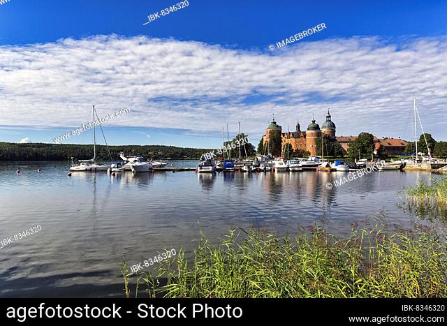 View of the marina and Gripsholm Castle in summer, Lake Mälaren, Lake Mälaren, Mariefred, Strängnäs, Södermanlands län, Sweden, Europe