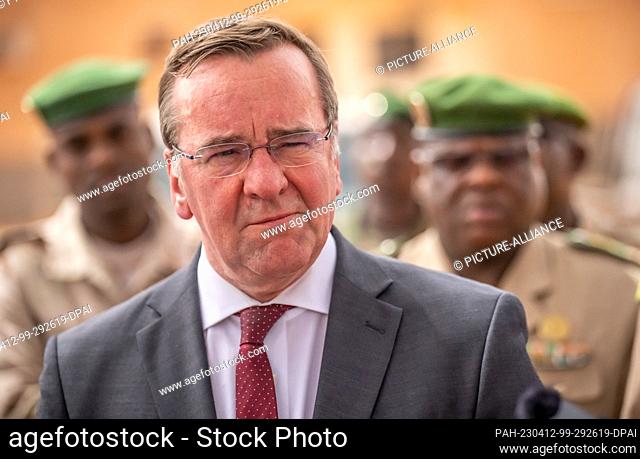 12 April 2023, Niger, Niamey: Boris Pistorius (SPD), Minister of Defense, takes part in a press statement in Niamey. Photo: Michael Kappeler/dpa