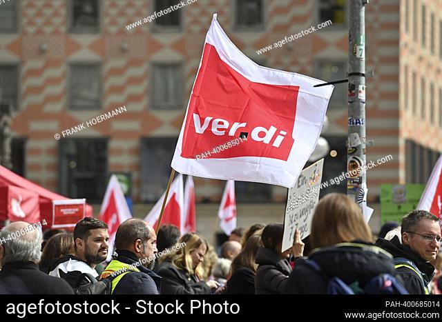 Theme image major strike day at Marienplatz in Munich on March 21, 2023. Daycare centers, clinics, public services: major strike day in Bavaria