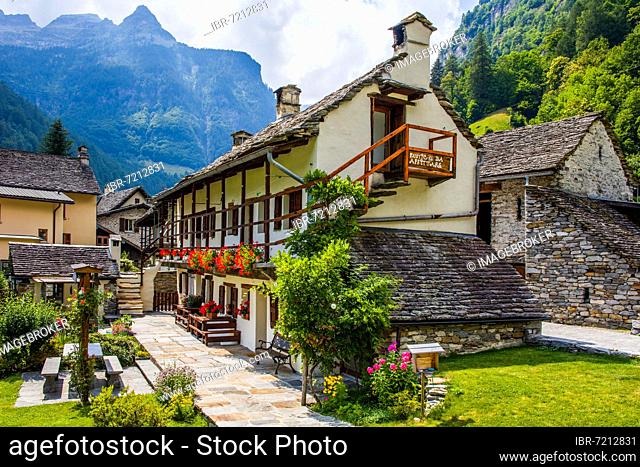 Sonogno, characteristic village with old houses and alleys, Ticino, Switzerland, Sonogno, Ticino, Switzerland, Europe