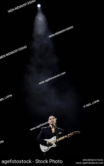 LONDON, ENGLAND: Self Esteem aka Rebecca Lucy Taylor performs on stage at Hammersmith Apollo supported by Kelli Jaine Blanchett, Tom Rasmussen and Denise Chaila