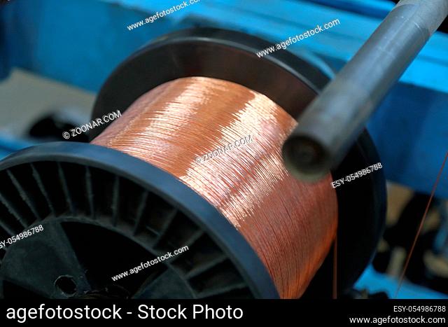Massive industrial bobbins with twisted copper wire