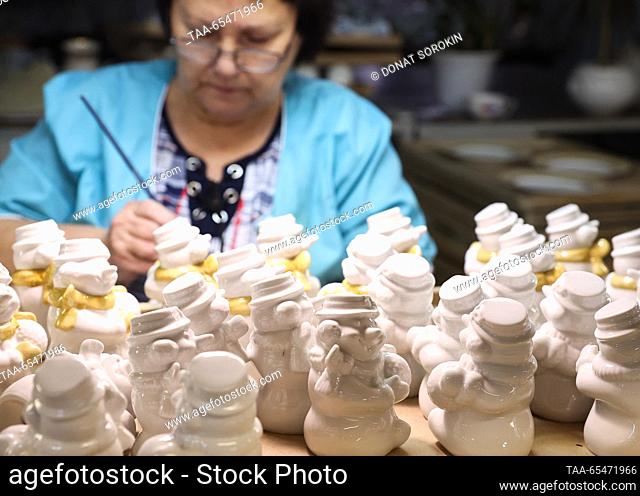 RUSSIA, SVERDLOVSK REGION - DECEMBER 4, 2023: An employee paints a figurine at the Sysert porcelain factory. Donat Sorokin/TASS