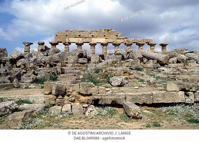 View of the Temple C, Doric order, acropolis of the ancient city of Selinunte, Sicily, Italy. Greek civilisation, Magna Graecia, 6th century BC