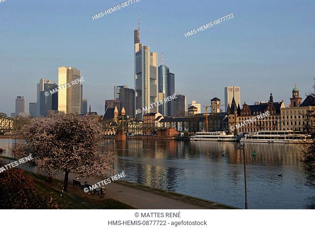 Germany, Hesse, Frankfurt am Main, View over river Main with skyline