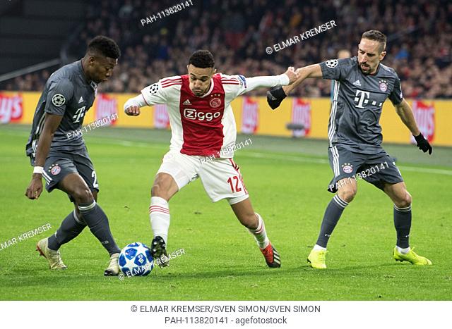 Noussair MAZRAOUI (mi., Ajax) versus David ALABA (left, M) and Franck RIBERY (M), Action, Fighting for the ball, Soccer Champions League, Group stage, Group E