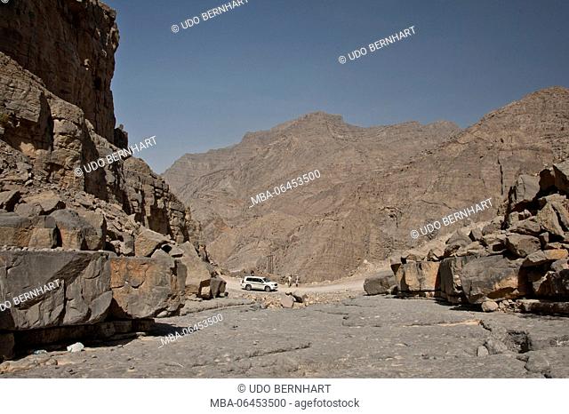 Arabia, Arabian peninsula, Sultanate of Oman, peninsula Musandam, Jebel Harim, mountain road, sport utility vehicle, tourist