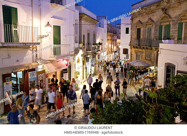 Italy, Puglia, Ostuni, historical center, nightlife