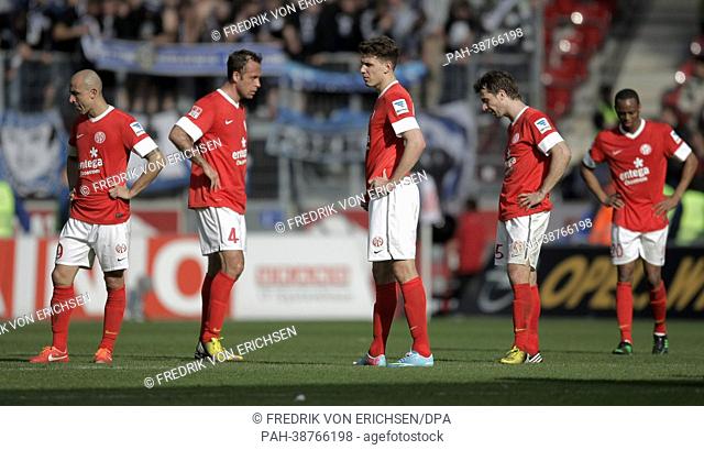 Mainz's Elkin Soto (L-R), Nikolce Noveski, Adam Szalai, Andreas Ivanschitz and Shawn Parker stand on the field after the German Bundesliga soccer match between...
