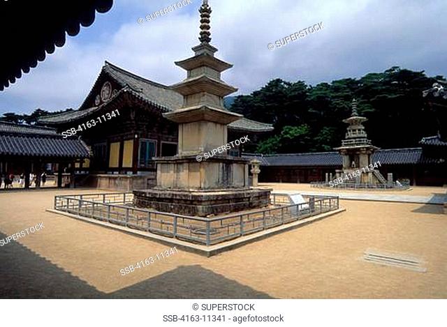 SOUTH KOREA, NEAR PUSAN, KYONGJU, PULGUKASA TEMPLE BUDDHIST, 6TH CENTURY