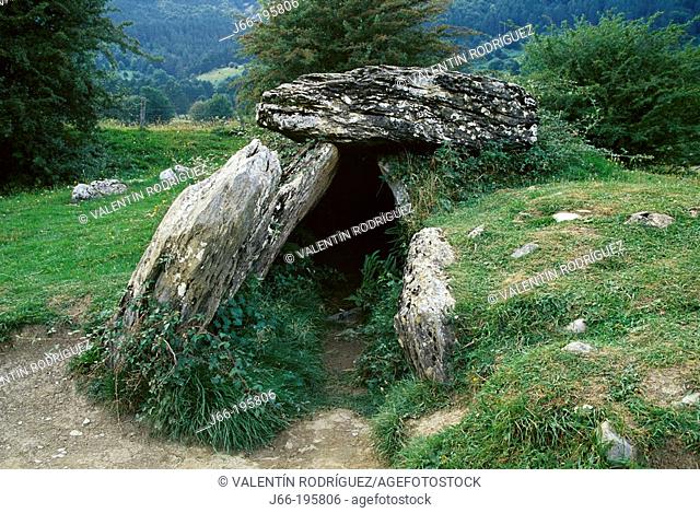 Arrako dolmen. Isaba. Navarre. Spain