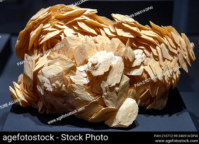 07 July 2021, Saxony, Freiberg: This calcite specimen from China, which can be seen in the mineral collection ""Terra Mineralia"" of the TU Bergakademie in...