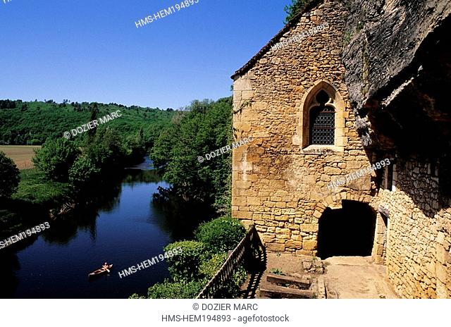 France, Dordogne, Perigord Noir, Vezere Valley, Tursac, La Madeleine trogloditic site, canoe on Vezere River