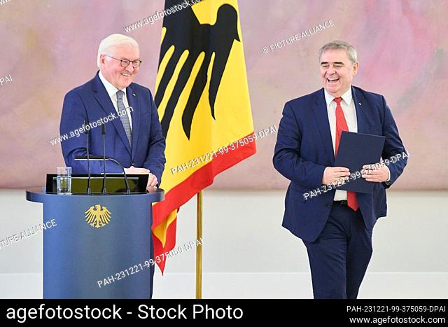 21 December 2023, Berlin: Frank-Walter Steinmeier (l), Federal President, presents Peter Müller, judge of the Federal Constitutional Court