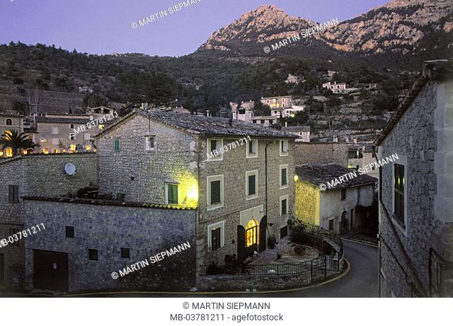 Spain, Majorca, Serra de Tramuntana, Deia, skyline, evening sun  , island, village, mountain village, houses, residences, style, regional-typically, sight