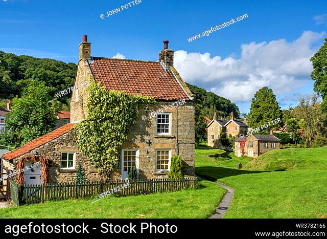 Stone cottages around the village green at moorland village of Hutton Le Hole on the North Yorkshire Moors, Yorkshire, England, United Kingdom, Europe