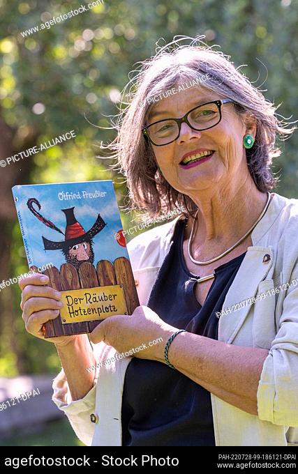 28 July 2022, Bavaria, Regen: Susanne Preußler-Bitsch, daughter of the author Otfried Preußler, presents the book ""Der Räuber Hotzenplotz""