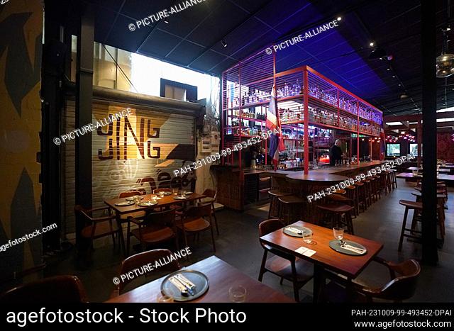 07 October 2023, Hamburg: View of the bar at the Thai food bar ""Jing Jing"". Nightlife venues in Hamburg, Berlin, Vienna, Basel