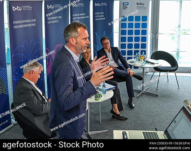 30 August 2023, Brandenburg, Cottbus: Tobias Schick (2nd from left, SPD), Lord Mayor of the City of Cottbus, takes part in a press briefing together with Klaus...