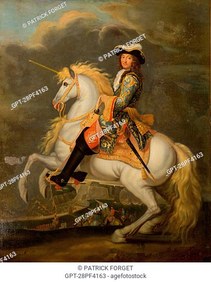 LOUIS XIV 1638-1715, KING OF FRANCE, ON HORSEBACK DURING THE SIEGE OF BESANCON, PAINTING FROM THE ATELIER OF RENE-ANTOINE HOUASSE 1645-1710
