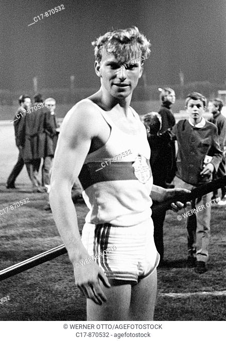 Sixties, black and white photo, sports, athletics, German Championships in Athletics 1965 in Duisburg, Wedau Stadium, nowadays MSV Arena, pole vault, men