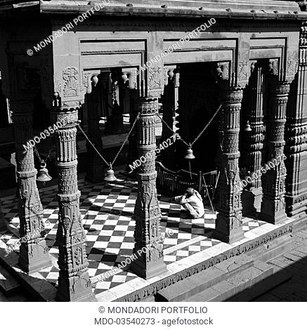 Man praying at the Durga Temple. Varanasi, 1965