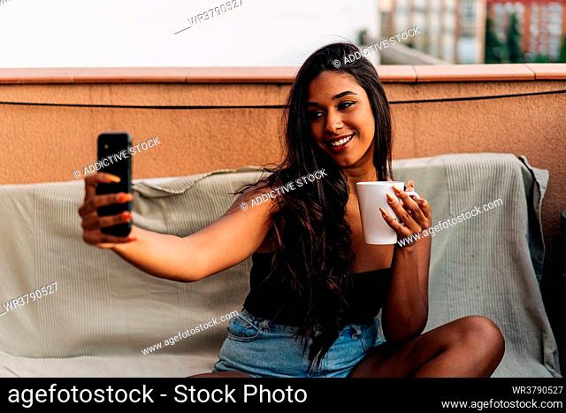 young woman, summer, relaxed, selfie
