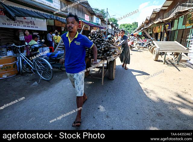 MYANMAR, BAGAN - OCTOBER 28, 2023: Locals at Nyaung U Market. Yuri Smityuk/TASS