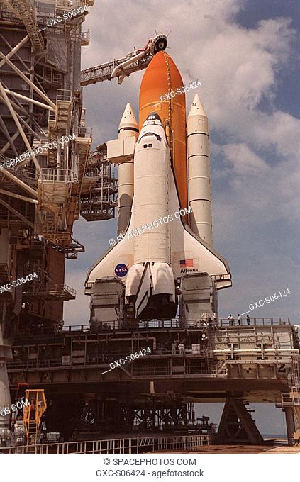 09/07/2000 -- With the Rotating Service Structure rolling back, Space Shuttle Atlantis is revealed on the Mobile Launcher Platform