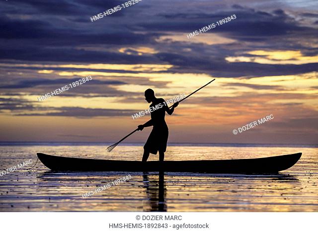Papua New Guinea, New Britain island, West New Britain province, Cap Gloucester district, Kimbe area, Akonga village, fisherman