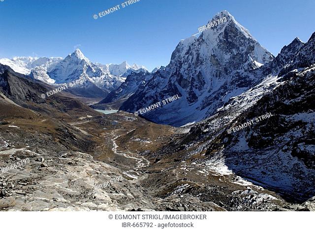 Chola Khola valley with Ama Dablam (6856) and Arakam Tse (6423), Khumbu Himal, Sagarmatha National Park, Nepal