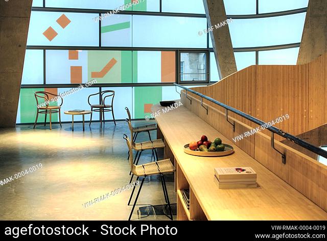 First floor reading desk. Maggies Centre, St Bartholomews Hospital, EC1A 7BC, United Kingdom. Architect: Steven Holl Architects, 2017