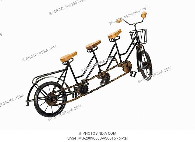Three seater tandem bicycle
