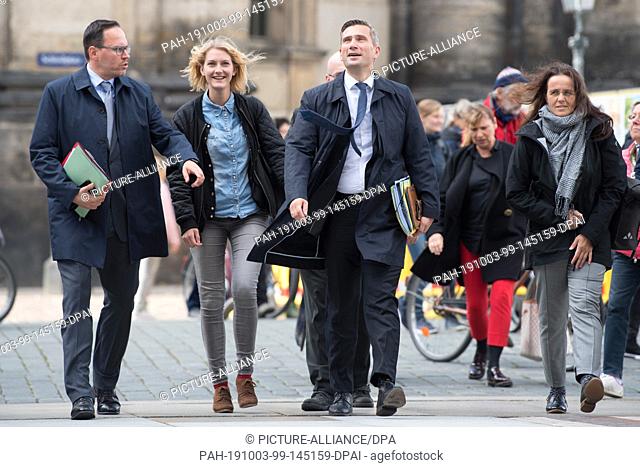 03 October 2019, Saxony, Dresden: Dirk Panter (l-r), chairman of the SPD parliamentary group in the Saxon state parliament, Sophie Koch