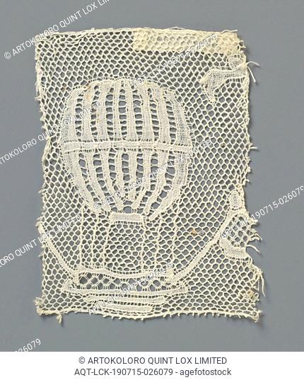Strip of bobbin lace with hot air balloon, Strip of natural-colored bobbin lace: Antwerp side. On the short cut strip you can see a hot air balloon