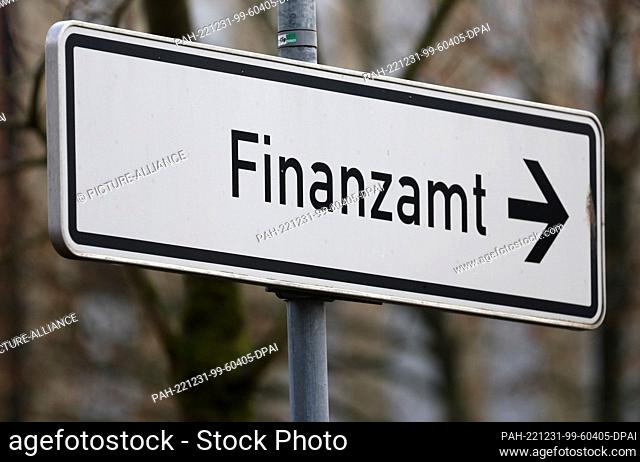 PRODUCTION - 20 December 2022, Mecklenburg-Western Pomerania, Rostock: A sign points the way to the Rostock tax office. Tax offices in Mecklenburg-Western...