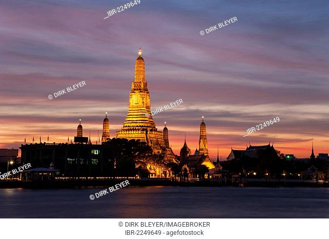 Wat Arun, Temple of Dawn, Chao Phraya River, sunset, dusk, Bangkok, Thailand, Asia