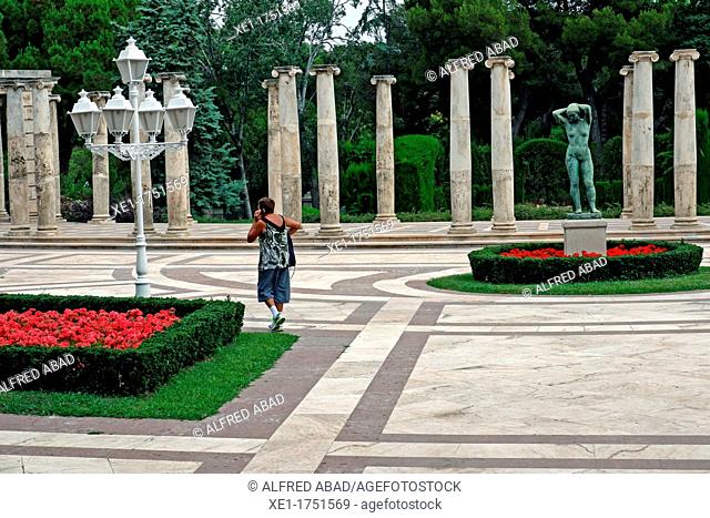 amphitheater, sculpture 'Serena', esc  Pilar Ventallo, Jardins de Joan Maragall, Barcelona, Catalonia, Spain
