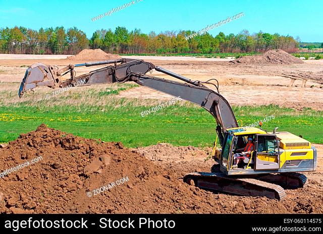 the excavator digs the ground, the excavator works as a bucket, earthmoving machinery in the case