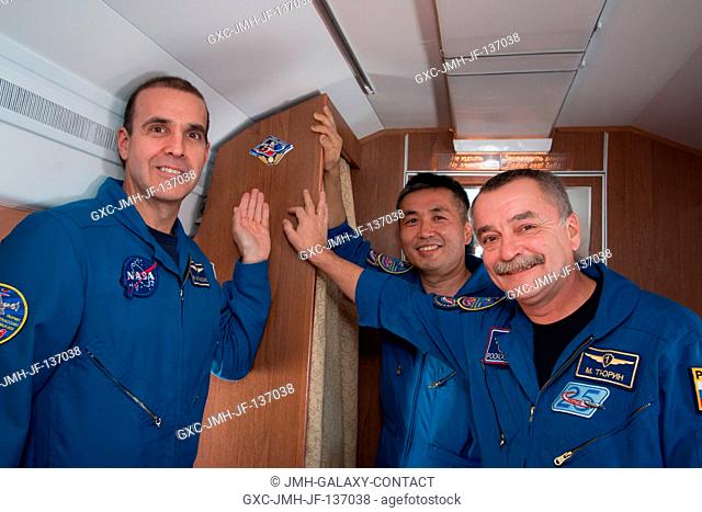 Aboard a Gagarin Cosmonaut Training Center aircraft, Expedition 38 Flight Engineer Rick Mastracchio of NASA (left), Flight Engineer Koichi Wakata of the Japan...
