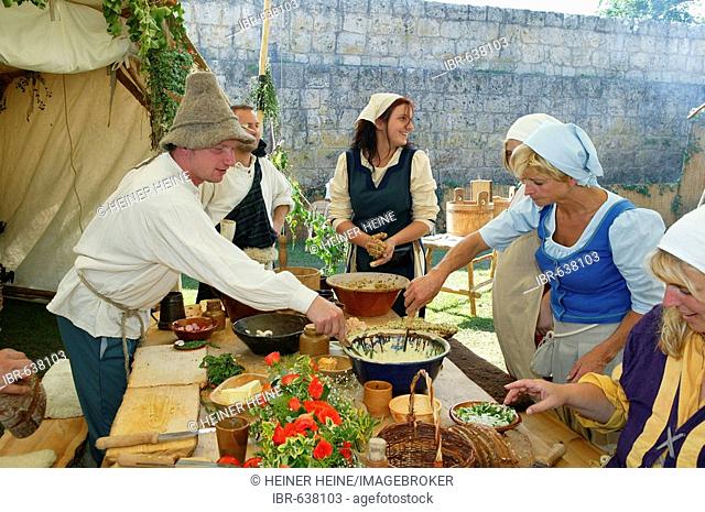 Peasants preparing a meal during a medieval festival, Burghausen, Upper Bavaria, Bavaria, Germany, Europe