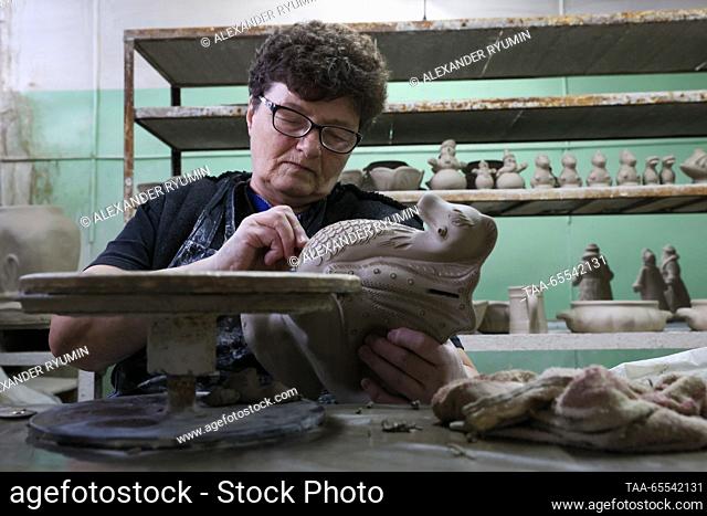 RUSSIA, SKOPIN - DECEMBER 7, 2023: An artist makes a Christmas decoration at the Skopin Art Pottery factory in the town of Skopin in Russia’s Ryazan Region