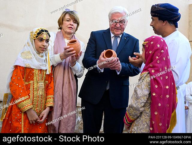 28 November 2023, Oman, Nizwa: Federal President Frank-Walter Steinmeier (M) and his wife Elke Büdenbender (2nd from left) are presented with gifts at the end...