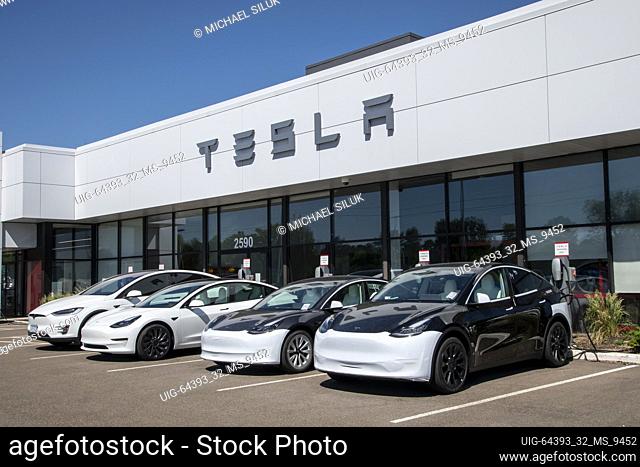 Maplewood, Minnesota. Tesla car dealership. Cars at charging stations. Tesla, Inc. is an American electric vehicle and clean energy company