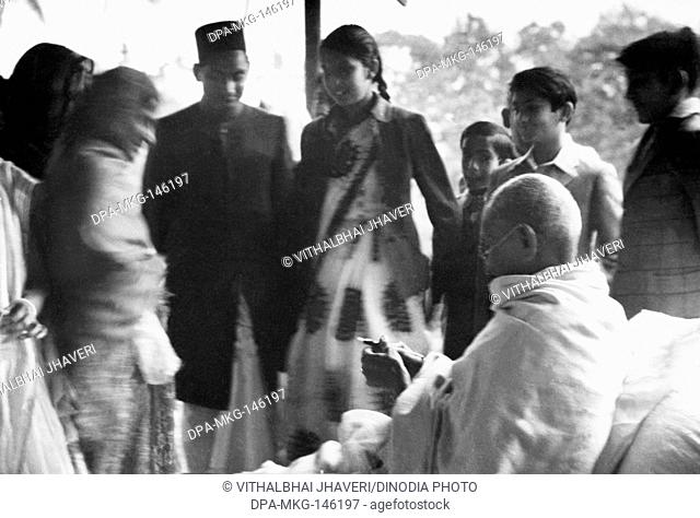 Mahatma Gandhi talking to members of Birla family at Khadi Pratishthan ; Sodepur ; 24 Parganas ; Calcutta ; 1946  ; India NO MR