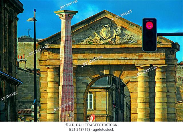 Porte d'Aquitaine gate and column on Place de la Victoire, Bordeaux, Gironde, Aquitaine, France