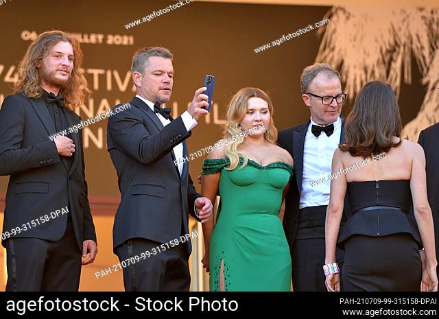 08 July 2021, France, Cannes: Idir Azougli (l-r), Matt Damon, Abigail Breslin, director Tom McCarthy and Camille Cottin attend the screening of the film...