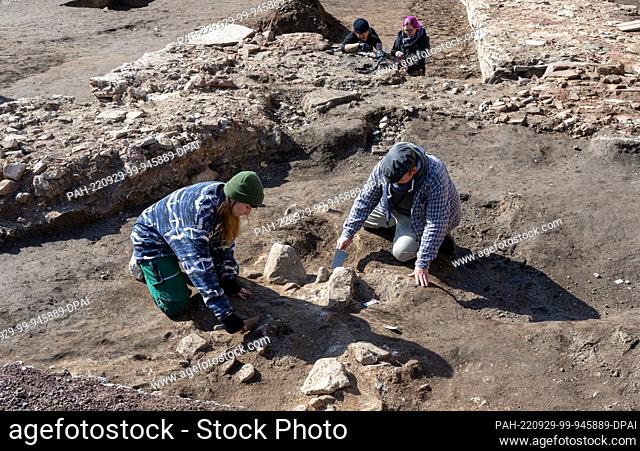 29 September 2022, Saxony-Anhalt, Memleben: Students of historic preservation are working on the grounds of Memleben Monastery on parts of a stone wall that may...