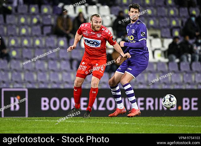 Kortrijk's Kevin Vandendriessche and Beerschot's Felipe Avenatti fight for the ball during a soccer match between Beerschot VA and KV Kortrijk