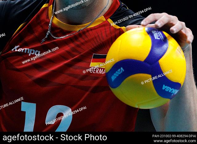 01 October 2023, Brazil, Rio de Janeiro: Volleyball, Men: Olympic Qualification, Group A, Cuba - Germany. Anton Brehme of Germany in action